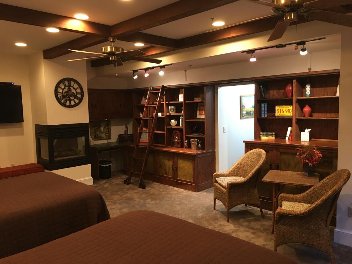 Deluxe Queen Room